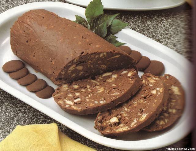 Шоколадная колбаса из печенья и какао