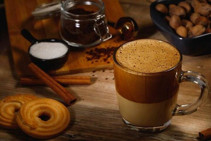 Как приготовить карантинный кофе дальгона из растворимого и молотого кофе