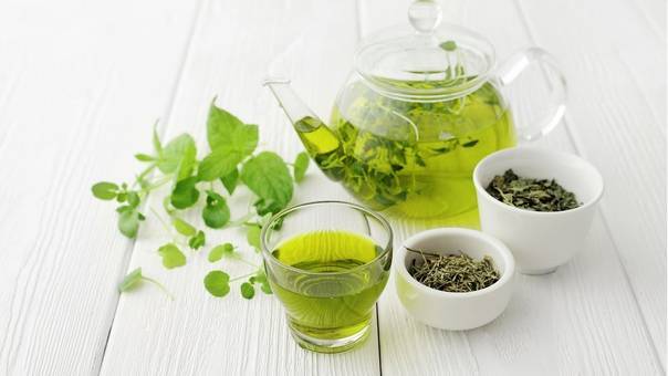Зеленый чай для лица против морщин: кубики льда, тоники и маски