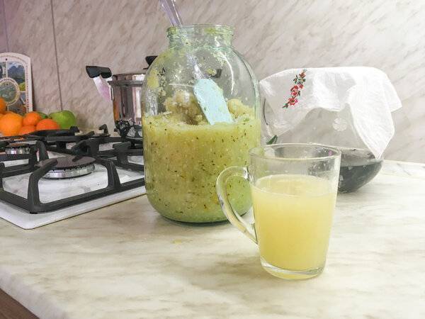 Капустный квас: рецепты (классический, по фролову и другие), польза напитка из капусты