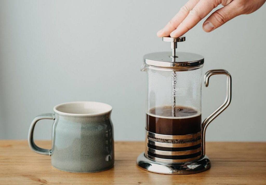 Как заваривать кофе в френч-прессе: устройство, способы заваривания. как сделать капучино с пенкой
