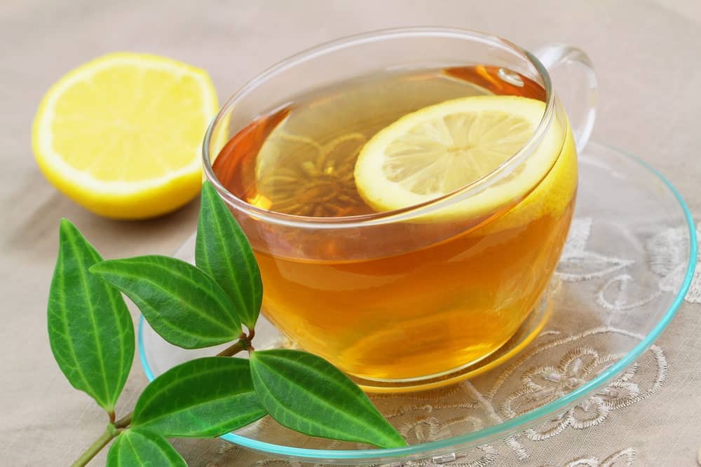Напиток из зеленого чая лимона и минералки - описание