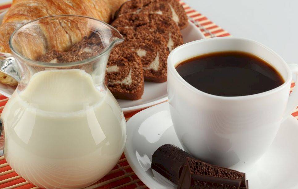 Кофе с молоком чем полезен, способы приготовления и виды